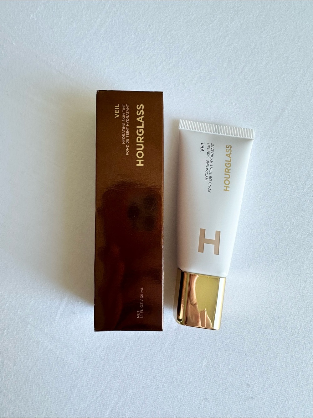 🆕 Hourglass Veil Hydrating Skin Tint - Shade 3